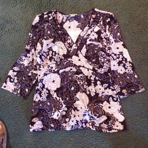 black and white floral top